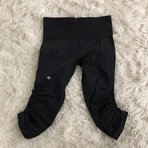 Lululemon heather gray crops size 4 EUC